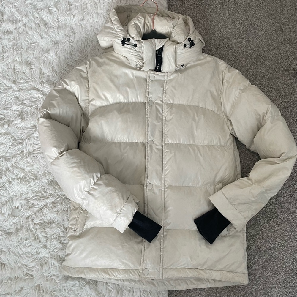 Aritzia TNA Superpuff